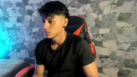 zyzz_1812 online show from May 19, 2026, 2:12 pm