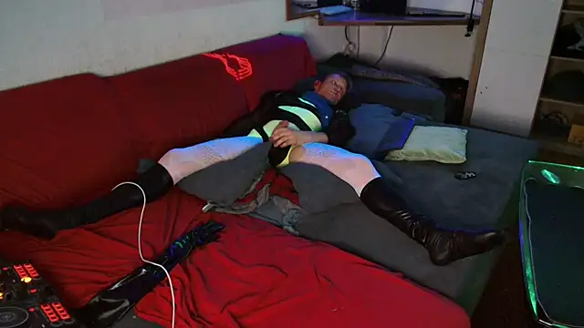 davidgntxxxxx online show from February 7, 2026, 6:44 pm