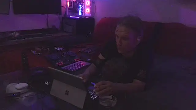 davidgntxxxxx online show from April 30, 2026, 5:52 pm