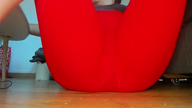 Squirtlady38 online show from June 15, 2026, 10:06 am