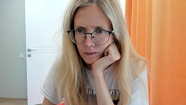 angelmommu online show from September 17, 2025, 6:59 am