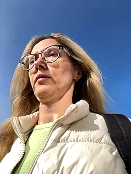 Snapshot of angelmommu chatting on November 3, 2025, 10:16 am angelmommu online show from November 3, 2025, 10:16 am