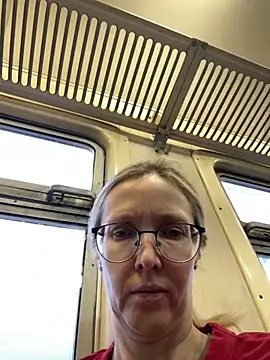 angelmommu online show from February 19, 2026, 5:03 am