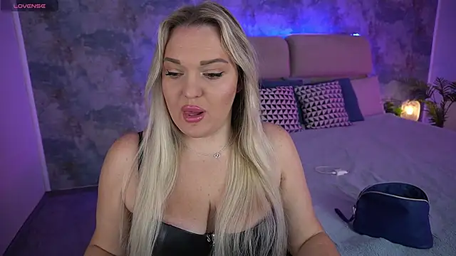 MissyMartinez online show from December 13, 2024, 7:58 am