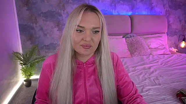 MissyMartinez online show from October 3, 2025, 7:05 am