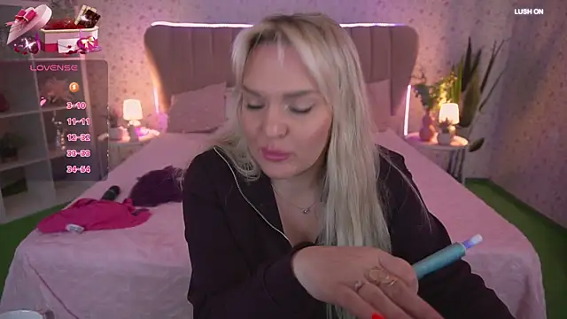 Snapshot of MissyMartinez chatting on April 3, 2026, 2:37 pm MissyMartinez online show from April 3, 2026, 2:37 pm