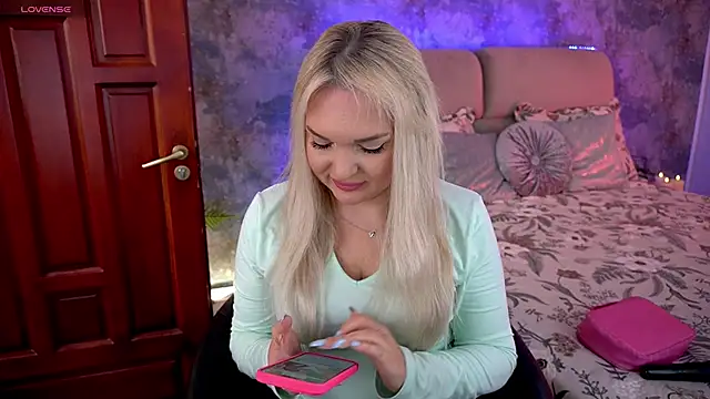 Snapshot of MissyMartinez chatting on April 28, 2026, 7:35 am MissyMartinez online show from April 28, 2026, 7:35 am