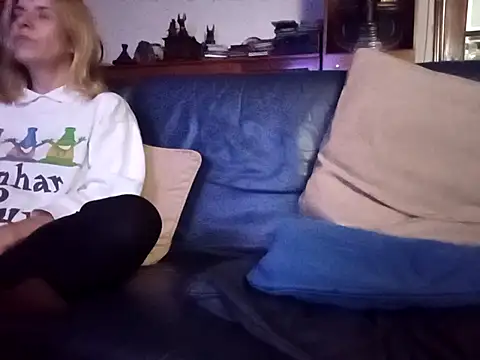 Snapshot of coolkasal chatting on April 15, 2026, 9:04 pm coolkasal online show from April 15, 2026, 9:04 pm