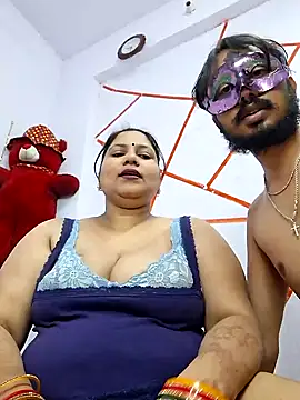 MOM-SUN-COUPLE online show from February 6, 2025, 4:03 pm