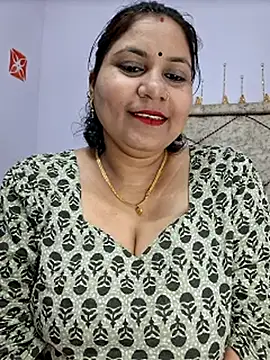 MOM-SUN-COUPLE online show from February 22, 2025, 5:13 pm