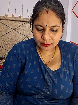 MOM-SUN-COUPLE online show from February 23, 2025, 8:11 pm