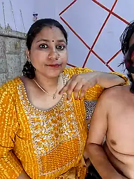 MOM-SUN-COUPLE online show from March 16, 2025, 11:14 pm