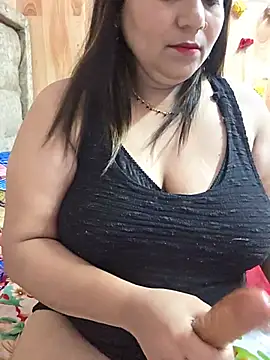 MOM-SUN-COUPLE online show from June 14, 2026, 8:16 am