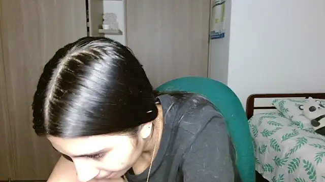 mia  lopez  online show from December 18, 2025, 4:18 am