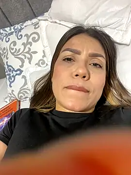 Snapshot of martina_contreras chatting on October 26, 2025, 5:13 am martina contreras online show from October 26, 2025, 5:13 am