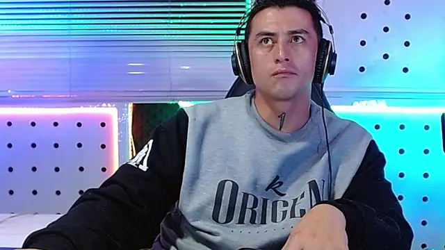 Snapshot of Darko0717 chatting on May 15, 2026, 11:45 pm Darko0717 online show from May 15, 2026, 11:45 pm