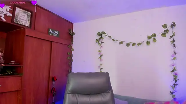 Snapshot of Cata_green chatting on September 27, 2025, 8:36 pm Cata green online show from September 27, 2025, 8:36 pm