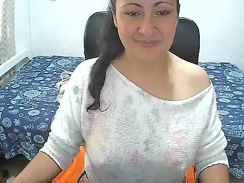 Snapshot of SenthiX chatting on October 17, 2025, 5:48 pm SenthiX online show from October 17, 2025, 5:48 pm