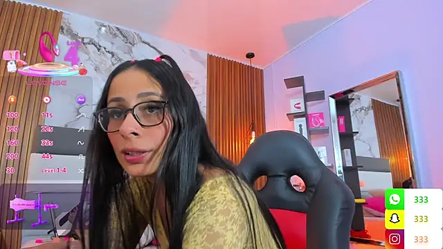 Snapshot of LIA_ROUX1 chatting on February 26, 2026, 3:38 am LIA ROUX1 online show from February 26, 2026, 3:38 am