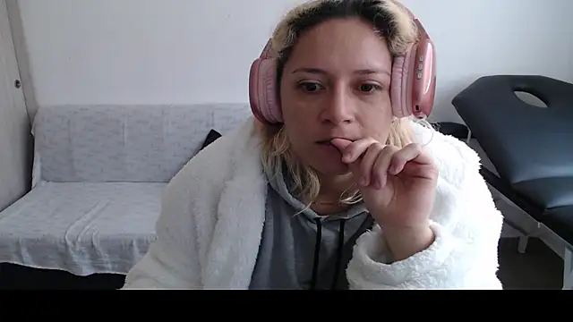 MommyMiaWs online show from March 8, 2025, 1:03 pm