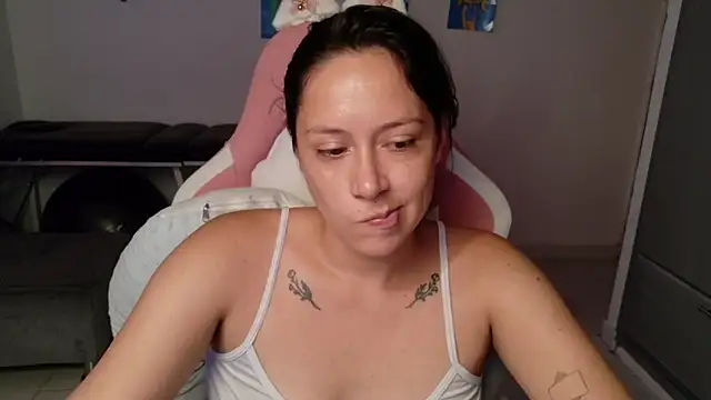 MommyMiaWs online show from June 12, 2026, 5:12 pm