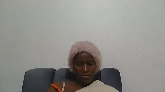 sluttylaura21 online show from June 19, 2026, 5:39 pm