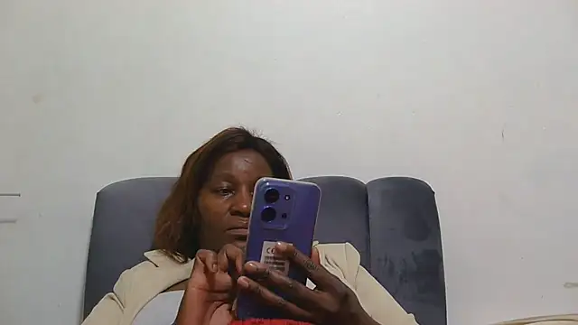 Snapshot of sluttylaura21 chatting on June 25, 2026, 5:17 pm sluttylaura21 online show from June 25, 2026, 5:17 pm