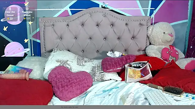 Mia queen 21 online show from December 20, 2024, 2:49 pm