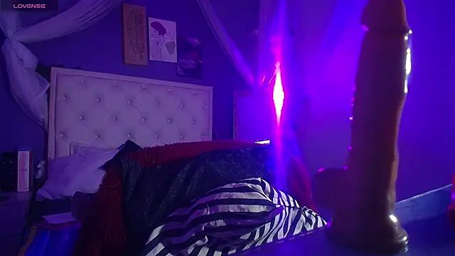 samanthaanderson  online show from December 13, 2024, 5:43 pm