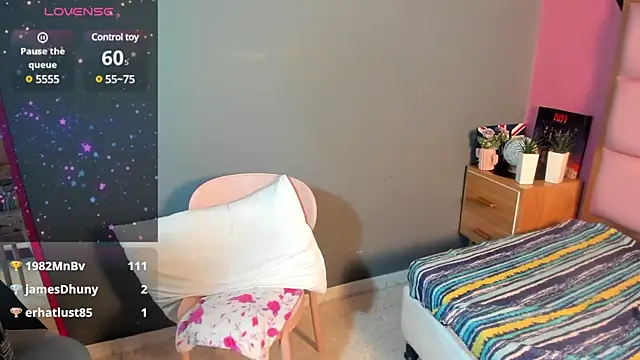 samanthaanderson  online show from February 5, 2025, 10:12 pm