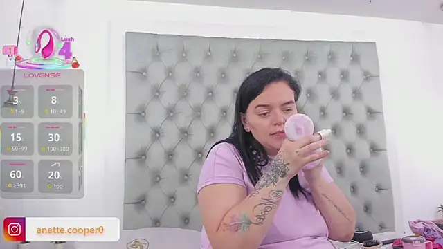 Snapshot of anette_cooper chatting on October 18, 2025, 3:42 am anette cooper online show from October 18, 2025, 3:42 am