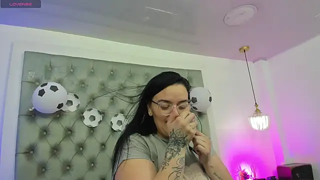 anette cooper online show from July 6, 2026, 3:36 am