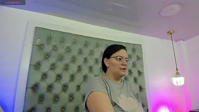 anette cooper online show from July 20, 2026, 3:32 am