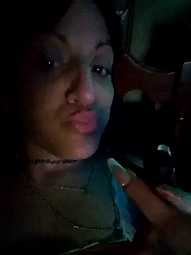 estefyzapata online show from January 6, 2026, 3:10 am