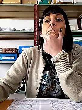 estefyzapata online show from April 28, 2026, 7:08 pm