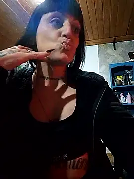 estefyzapata online show from April 29, 2026, 11:55 pm