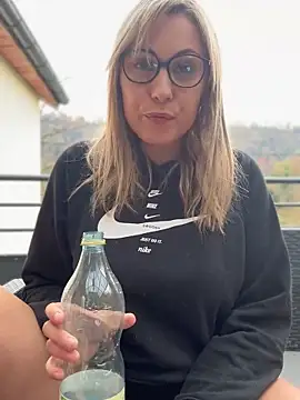 Leanymphoo online show from October 19, 2025, 9:54 am