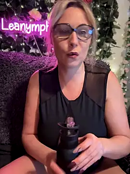 Leanymphoo online show from October 24, 2025, 8:27 pm