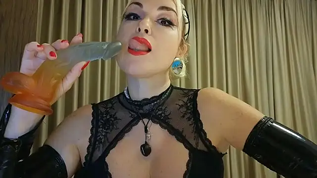 Snapshot of MissKateX chatting on June 14, 2026, 9:17 pm MissKateX online show from June 14, 2026, 9:17 pm