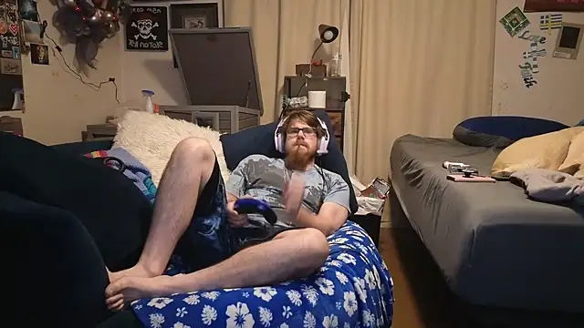 Snapshot of LovelyGreekDick6 chatting on October 30, 2025, 1:40 am LovelyGreekDick6 online show from October 30, 2025, 1:40 am