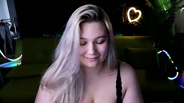 DjennaPalme online show from December 18, 2024, 5:04 am