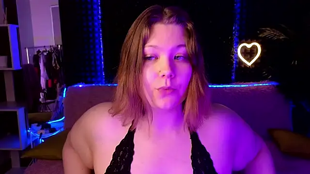 DjennaPalme online show from October 13, 2025, 1:38 am