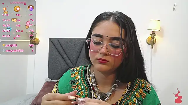 analishalimar online show from February 19, 2025, 3:27 pm