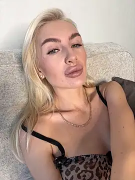 Mia Roxie online show from October 21, 2025, 10:38 am