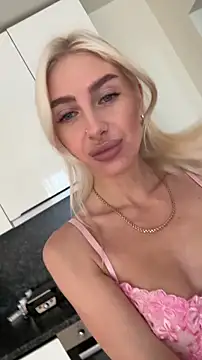 Mia Roxie online show from October 27, 2025, 3:32 am