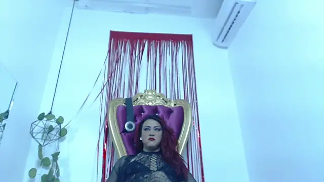 Amyredqueen  online show from February 18, 2025, 5:21 pm