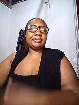 Snapshot of YELLOW_BONE chatting on October 10, 2025, 12:20 am YELLOW BONE online show from October 10, 2025, 12:20 am