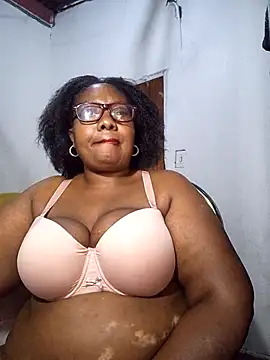 Snapshot of YELLOW_BONE chatting on October 24, 2025, 8:49 pm YELLOW BONE online show from October 24, 2025, 8:49 pm