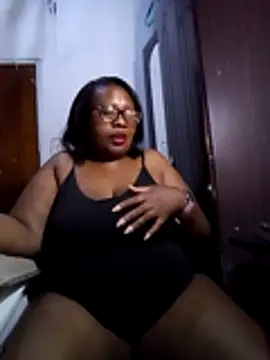 Snapshot of YELLOW_BONE chatting on October 26, 2025, 8:26 pm YELLOW BONE online show from October 26, 2025, 8:26 pm