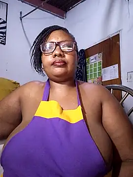 Snapshot of YELLOW_BONE chatting on February 18, 2026, 8:27 pm YELLOW BONE online show from February 18, 2026, 8:27 pm